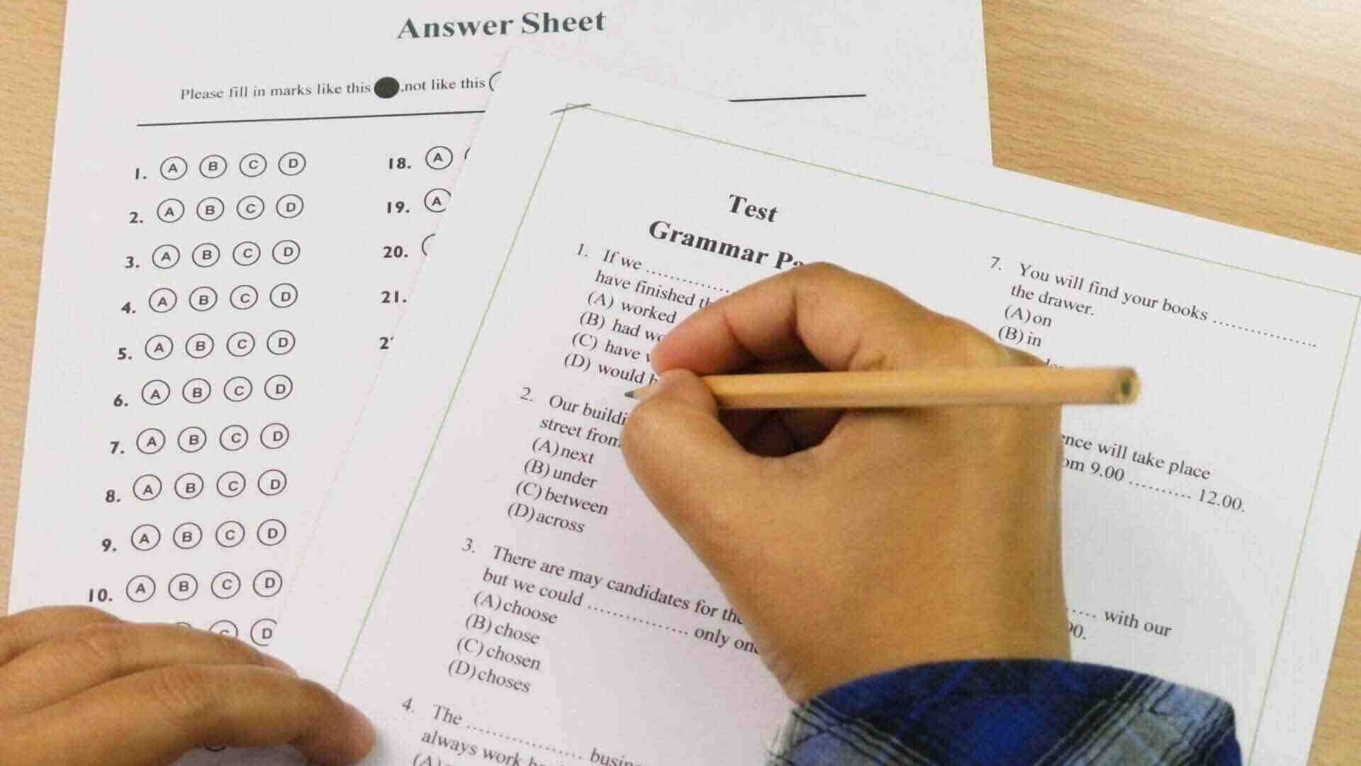 student-taking-teas-english-practice-test_online